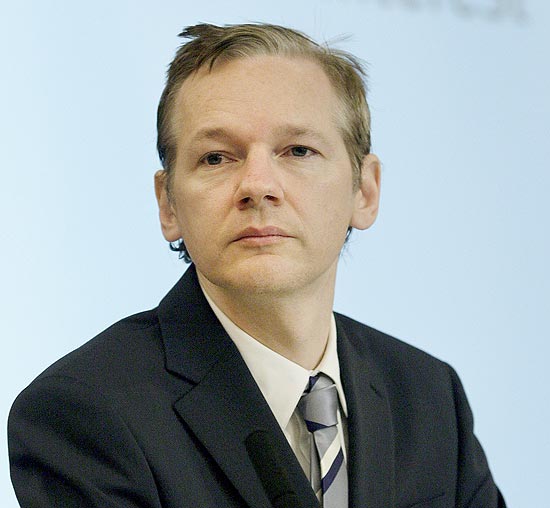 Fundador do WikiLeaks, Julian Assange,  investigado por estupro e assdio sexual na Sucia