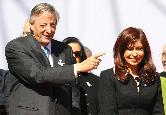 Nstor e Cristina Kirchner foram chamados de "casal governante" e "primeiro-casal" em telegramas dos EUA