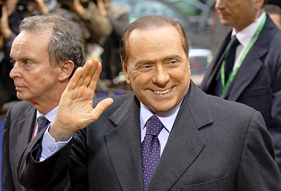 Premi italiano, Silvio Berlusconi, nega ter mantido relaes com jovem marroquina de 17 anos