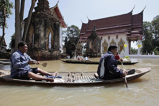 Fortes chuvas que castigam a Tailndia j deixaram ao menos 94 mortos; a capital Bancoc ainda no foi atingida