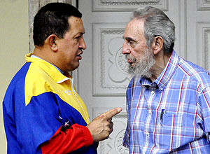 Foto divulgada pelo jornal cubano "Granma" mostra o ex-ditador cubano Fidel Castro em conversa com Chvez