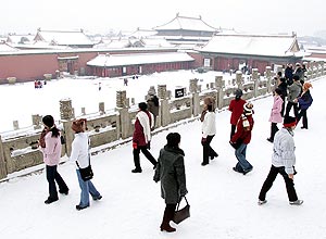 Em Pequim, neve ser recolhida em rios e por dois caminhes; depois de derretida, ser usada em limpeza de estradas