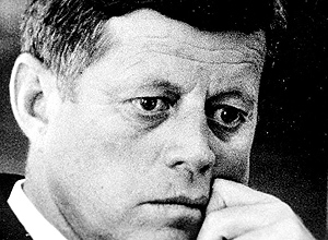 Presidente John F. Kennedy foi morto em 22 de novembro de 1963 por Lee Oswald, durante uma carreata nos EUA