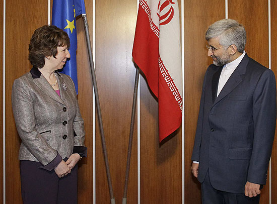 Catherine Ashton e Said Jalili na abertura das reunies entre o grupo 5+1 e o Ir, em Genebra