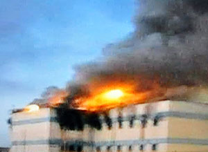 Reproduo de imagens da emissora TVN mostram as chamas na priso em Santiago; ao menos 81 morreram
