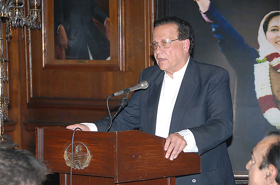 Salmaan Taseer participa de evento na casa oficial do governador de Punjab; ele foi morto a tiros