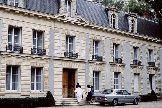 Imagem de 1984 mostra o Castelo de Hardricourt, que pertenceu ao ex-ditador Jean-Bedel Bokassa