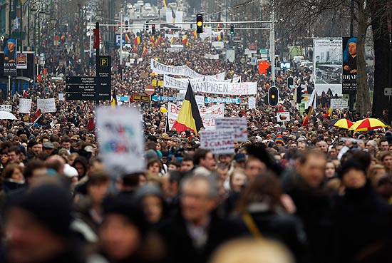 Milhares de belgas protestam contra impasse entre francfonos e flamengos que deixa o pas h mais de 200 dias sem governo