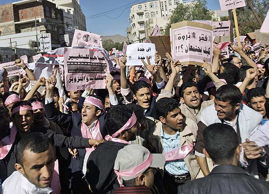 Manifestantes no Imen exigem que o presidente Ali Abdullah Saleh desista da reeleio 