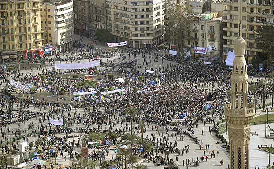 Manifestantes começam a chegar na praça Tahrir para Marcha da Partida, contra Mubarak