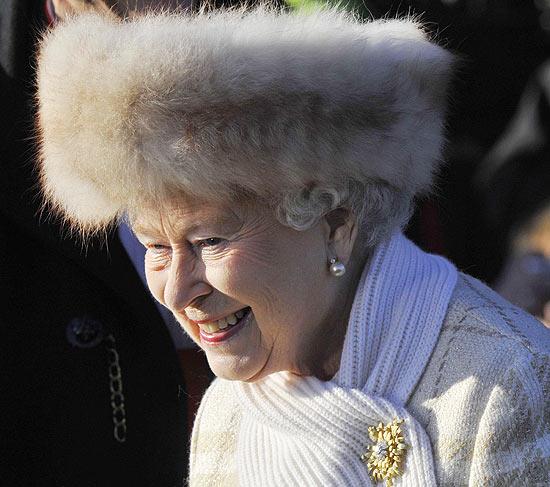 A rainha Elizabeth 2ª, da Inglaterra, que comemorou neste domingo 59 anos de reinado de forma discreta