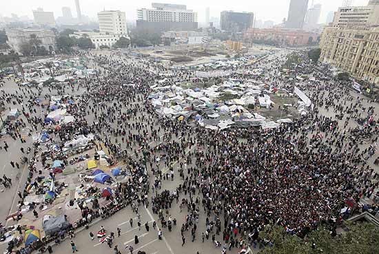 manifestantes egpcios antigoverno permanecem pelo 14 dia seguido na praa Tahrir, centro do Cairo