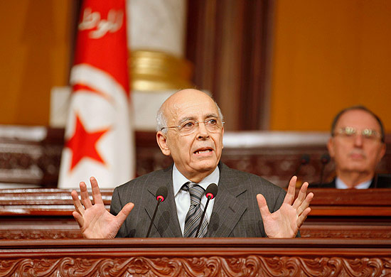 Premi da Tunsia, Mohamed Ghannouchi, pede que deputados aprovem poderes especiais a governo interino
