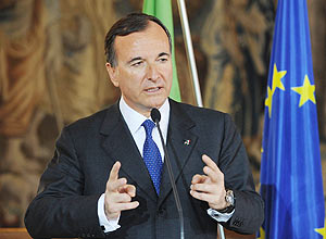 O chanceler da Itlia, Franco Frattini, preocupa-se com a estabilidade da regio do Mediterrneo, crucial para Roma