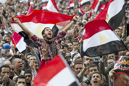 Egpcios protestam contra o governo de Hosni Mubarak na praa Tahrir, centro do Cairo, pelo 17 dia seguido