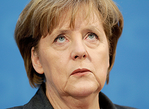 Angela Merkel concede entrevista  imprensa aps reunio de seu partido, derrotado em eleio em Hamburgo
