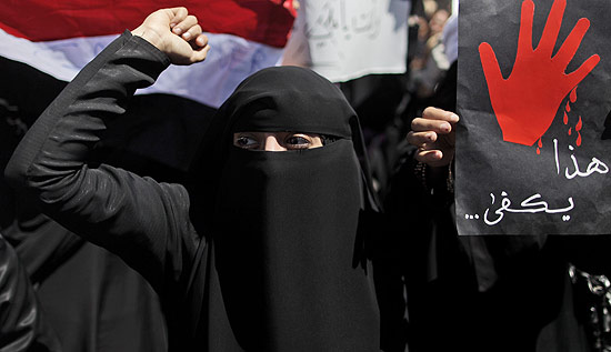 Mulher protesta pela renncia do ditador Ali Abdullah Saleh em protesto na capital do Imen, Sanaa