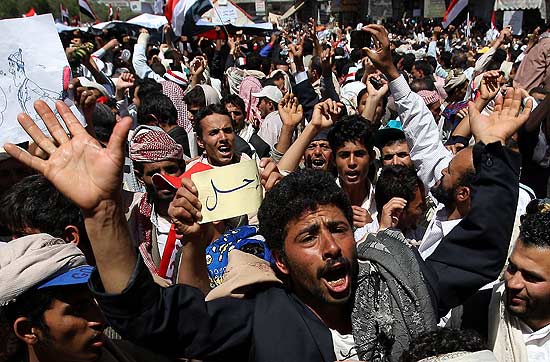 Manifestantes pedem a renncia do ditador do Imen, Ali Abdullah Saleh, na capital do pas, Sanaa