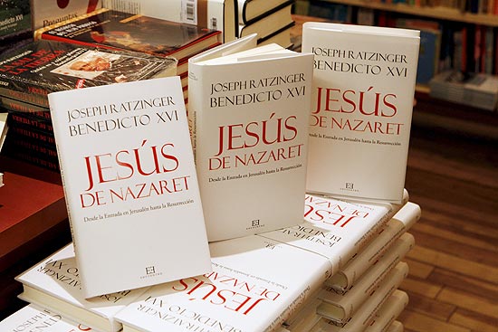 Capa do segundo livro do papa Bento 16, "Jesus de Nazar", que chega s livrarias nesta quinta