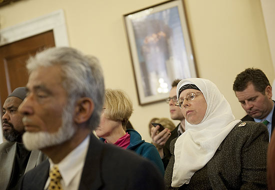 Pblico acompanham audincia no Congresso dos EUA sobre a radicalizao da comunidade muulmana