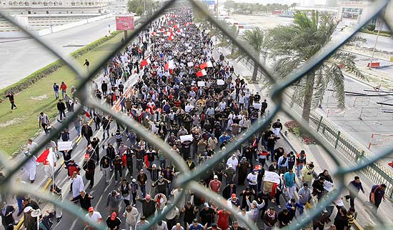 Manifestantes antigoverno marcham rumo  Embaixada da Arbia Saudita em Manama aps envio de tropas ao reino