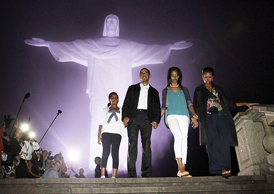 Obama se encanta com Cristo Redentor