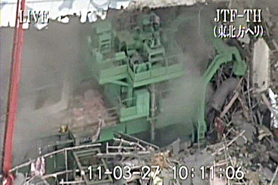 Imagens divulgadas pelo governo japons mostram o estado do reator 4 na usina nuclear de Fukushima