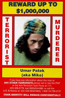 Cartaz oferece recompensa de US$ 1 milho pela captura de Umar Patek, capturado no Paquisto