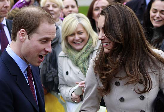 William ao lado da noiva, Kate Middleton; casamento deve ser assistido por 2 bilhes de pessoas
