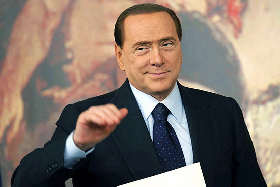 Premi italiano, Silvio Berlusconi, deve viajar  Tunsia para conter onda de imigrao