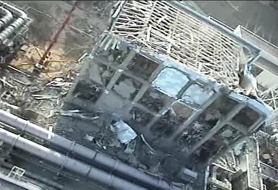 Imagem registrada pela Tepco do prédio onde está o quarto reator da usina nuclear de Fukushima