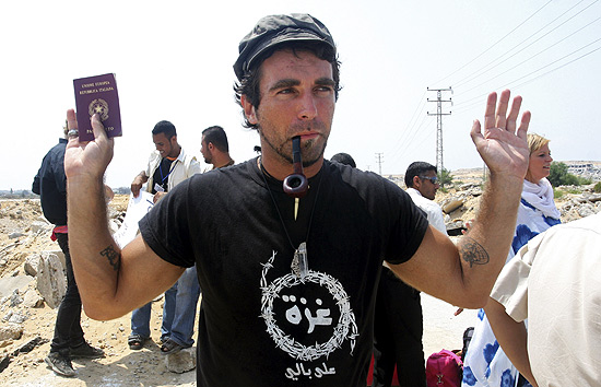 Ativista italiano Vittorio Utmpio Arrigoni, encontrado morto na faixa de Gaza