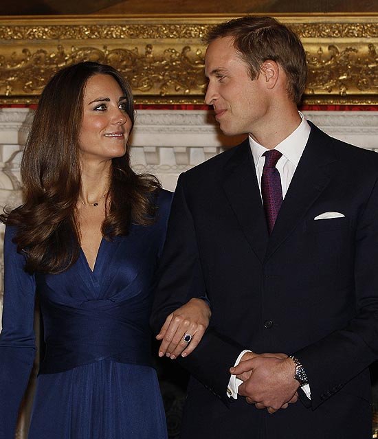 Príncipe William e a noiva Kate Middleton no anúncio formal do casamento, que será em 29 de abril