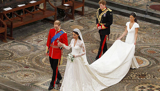Kate e William caminham pela Abadia de Westminster, aps a cerimnia; clique e veja mais imagens do casamento