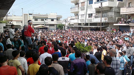 Manifestantes oposicionistas se reúnem para Dia de Fúria em Banias; forças sírias reprimem atos com violência