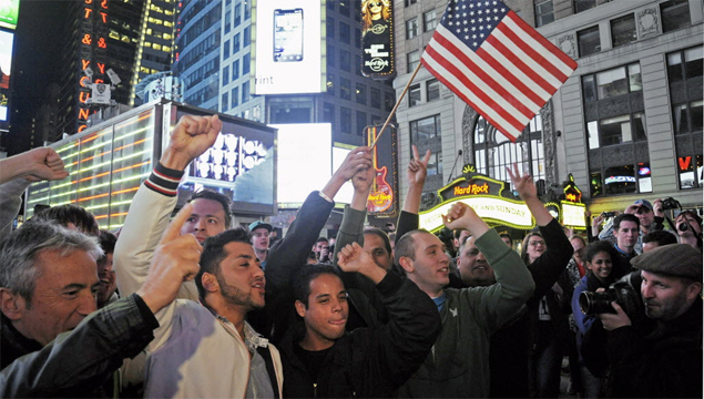 Americanos saíram às ruas para comemorar; na foto, Times Square lotada após anúncio da morte; clique e veja fotos
