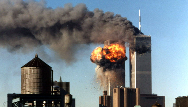 Atentado às Torres Gêmeas em 2001, em NY, planejado por Osama Bin Laden; veja fotos