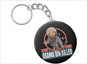 Chaveiro vendido na web traz frase Osama Bin Killed --um trocadilho com Osama (Has) Been Killed, ou "Osama Foi Morto" em inglês 