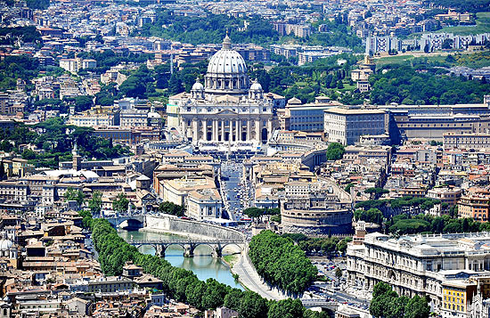 Vista aérea de Roma; milhares preferiram ficar em casa devido a receio de terremoto