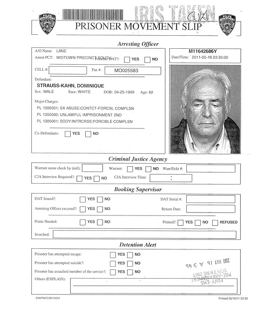 Imagem mostra a ficha de identificao do francs Dominique Strauss-Kahn no Departamento de Polcia de NY
