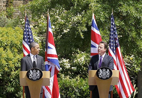 Barack Obama e premiê britânico, David Cameron, durante entrevista coletiva em Londres