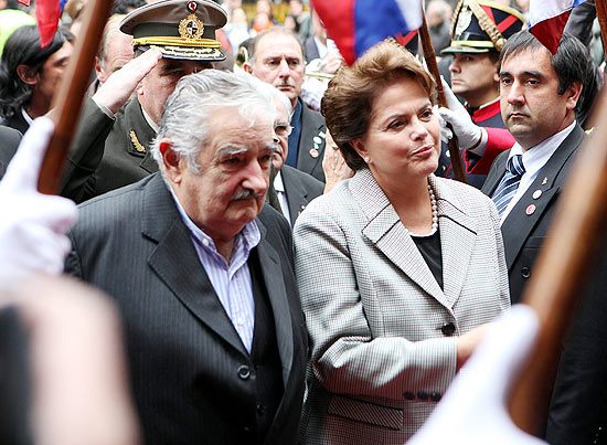 Presidente uruguaio, José Mujica, ao lado da presidente Dilma Rousseff em Montevidéu