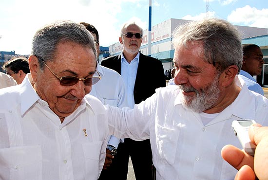 Lula encerrou visita a Cuba após manter encontros com Fidel e Raúl Castro e segue agora para a Venezuela