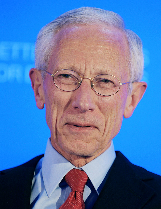 Como o nmero dois do FMI entre 1994 e 2001, Fischer desempenhou importante papel no combate  crise financeira asitica; antes disso, foi economista-chefe do Banco Mundial