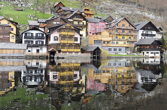 Casas coloridas na cidade austraca de Hallstatt, tombada como patrimnio da humanidade pela Unesco