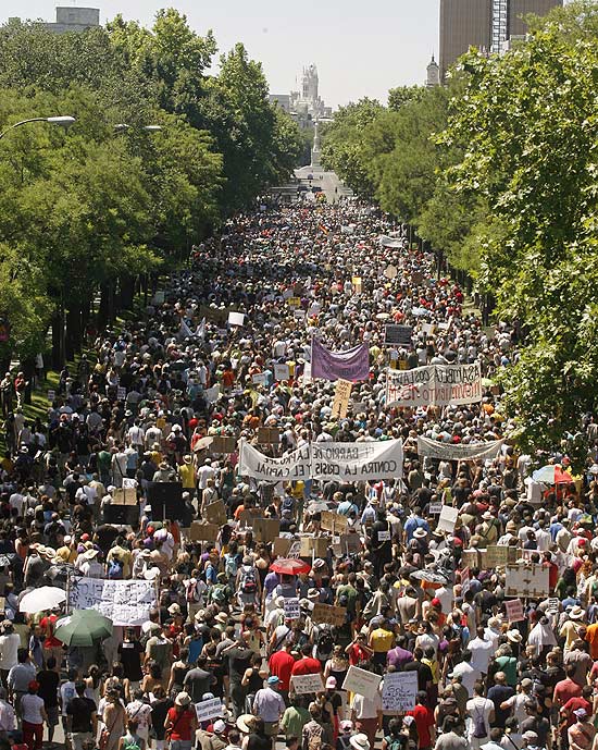 Milhares de espanhis foram s ruas de Madri em mais um dia de protestos contra o governo 