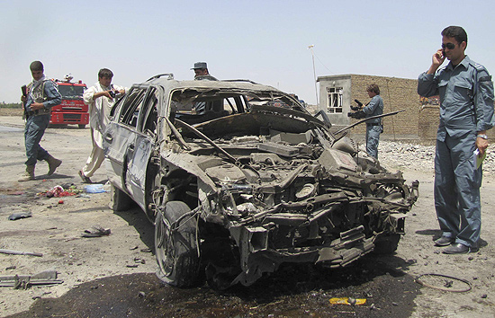 Forças de segurança investigam carro-bomba que atacou comboio de tropas alemãs no Afeganistão