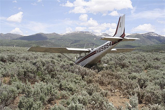 Avio cai de nariz em campo do condado de Sanpete; o piloto mais quatro passageiros foram hospitalizados