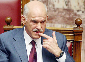 Após sobreviver a voto e ser mantido no poder, premiê Georges Papandreou recebeu novo apoio do Parlamento