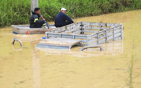 A passagem da tempestade Arlene pelo Mxico deixou 278 mil desabrigados e 16 mortos